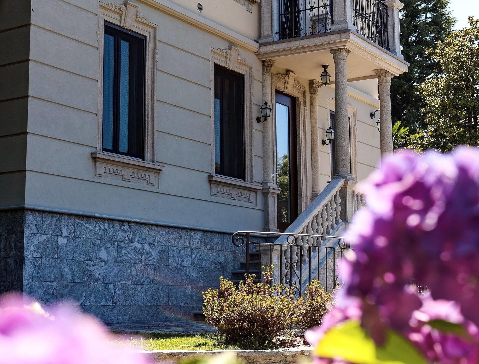 Villa Chiara B&B Biandronno Kültér fotó
