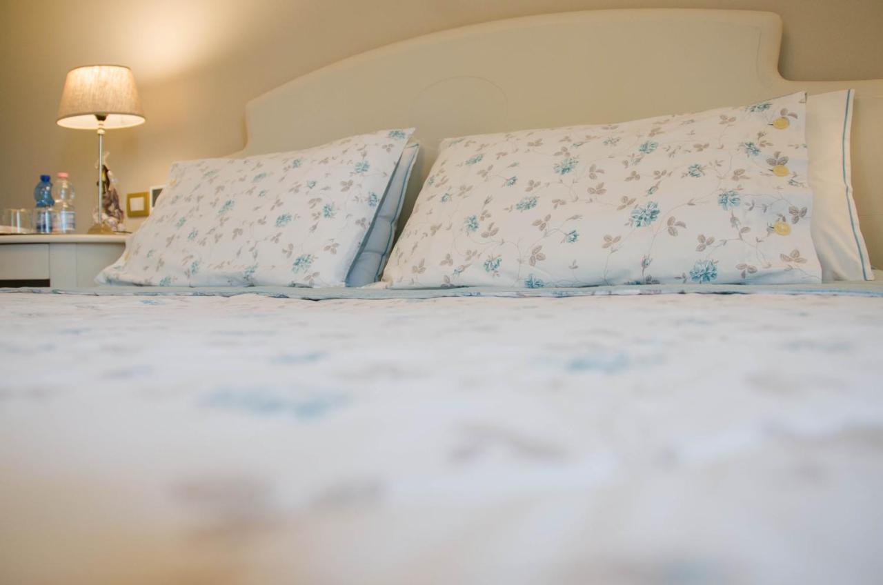 Villa Chiara B&B Biandronno Kültér fotó
